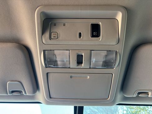 Used 2018 Nissan Titan SL image 28