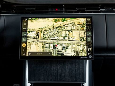 Used 2024 Land Rover Range Rover Long Wheelbase SE image 19