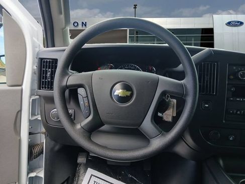 Used 2025 Chevrolet Express 3500 LT w/ LT Preferred Equipment Group RWD image 12