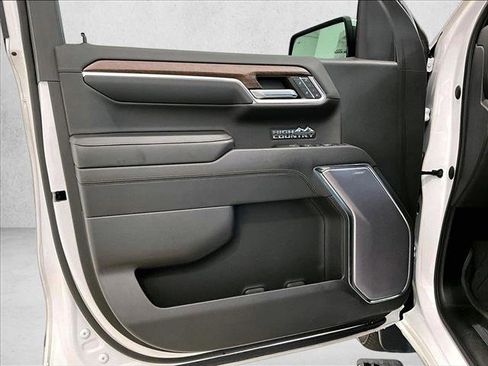 Used 2023 Chevrolet Silverado 1500 High Country w/ High Country Premium Package AWD/4WD image 18