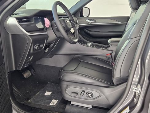 New 2025 Jeep Grand Cherokee Limited image 7