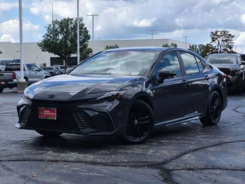 Used 2026 Toyota Camry SE AWD/4WD image 2