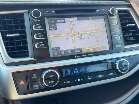 Used 2016 Toyota Highlander XLE image 24