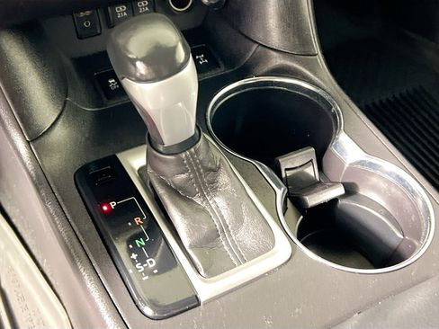 Used 2017 Toyota Highlander Plus image 24