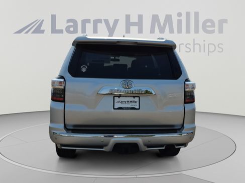 Used 2015 Toyota 4Runner Limited AWD/4WD image 4