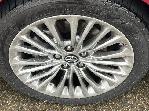 Used 2019 Toyota Avalon Limited w/ Advanced Safety Package image 22