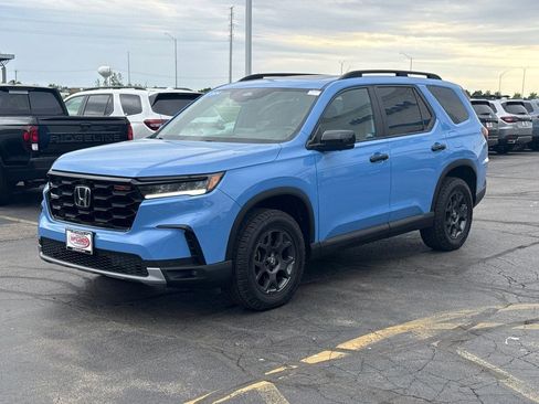 Certified 2024 Honda Pilot TrailSport image 7