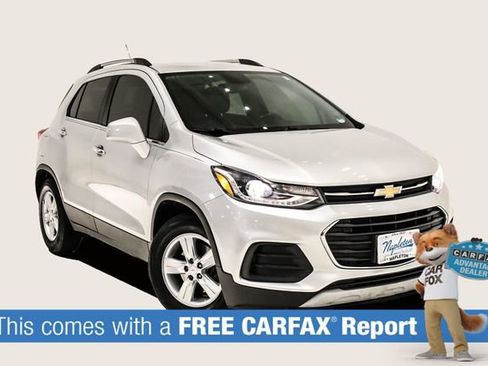 Used 2019 Chevrolet Trax LT w/ LT Convenience Package image 2