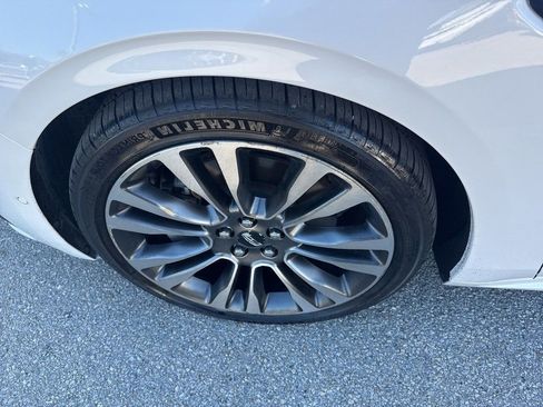 Used 2019 Lincoln Continental Reserve image 11