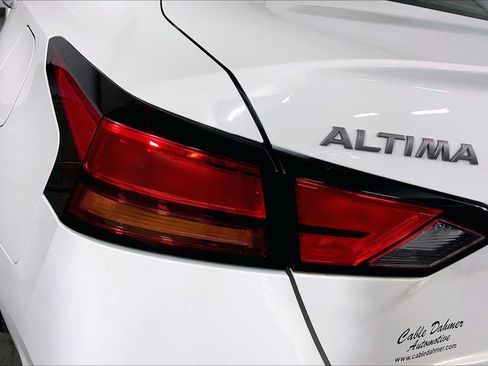 Used 2025 Nissan Altima 2.5 SV FWD image 15