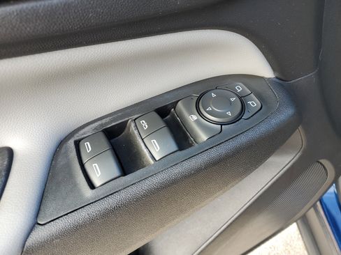 Used 2023 Chevrolet Equinox LS image 28