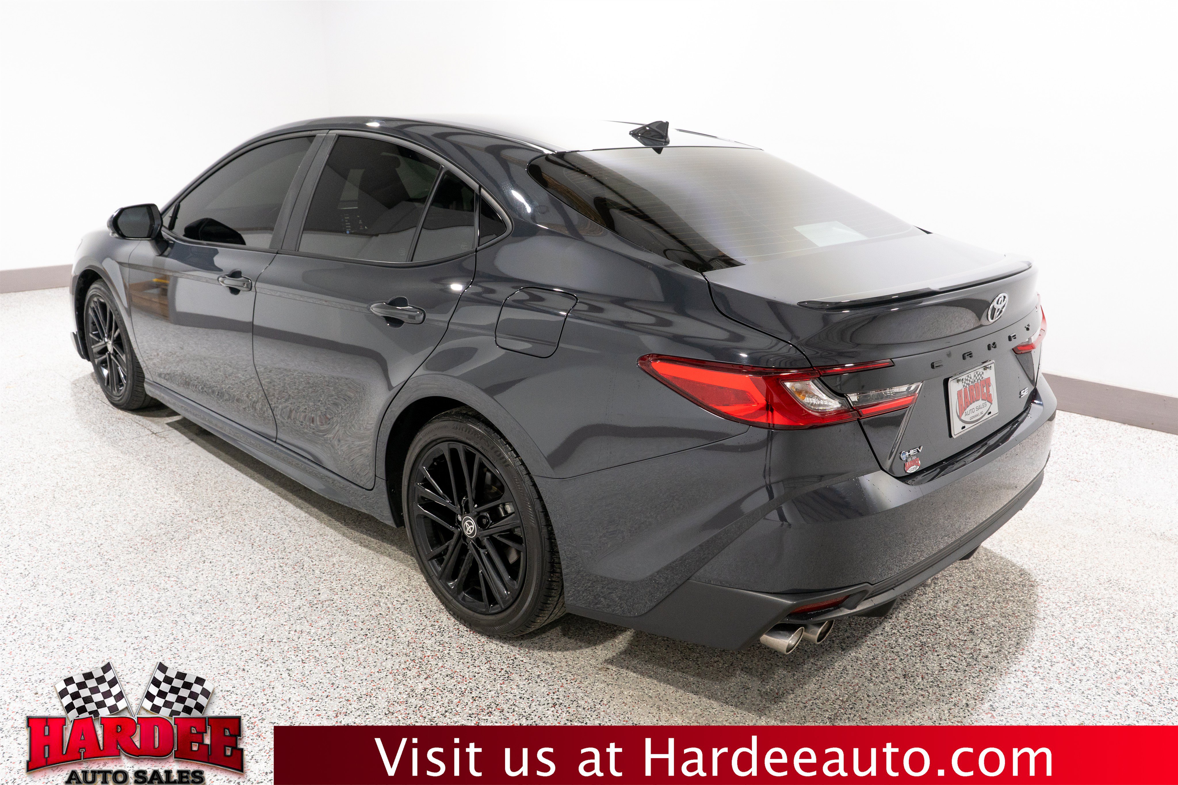 Used 2025 Toyota Camry SE FWD image 3