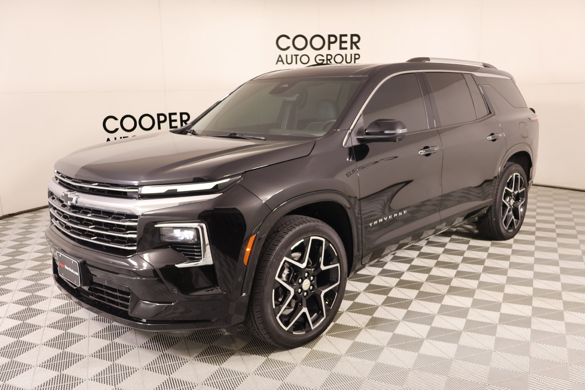 Used 2025 Chevrolet Traverse High Country FWD image 9