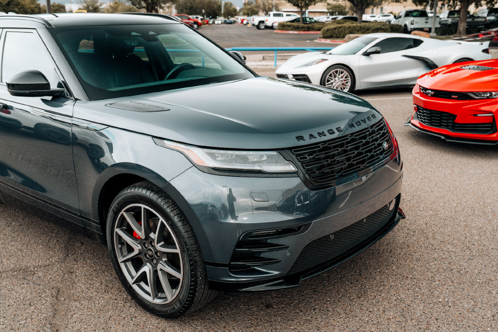 Used 2025 Land Rover Range Rover Velar Dynamic SE AWD/4WD image 9
