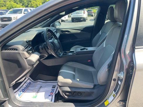 Used 2025 Toyota Camry SE FWD image 10