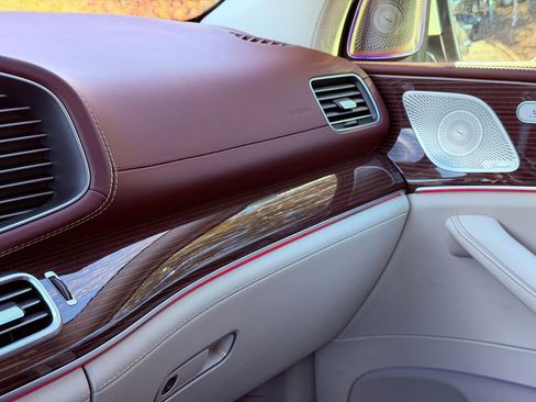 Used 2023 Mercedes-Benz Maybach GLS 600 4MATIC image 30