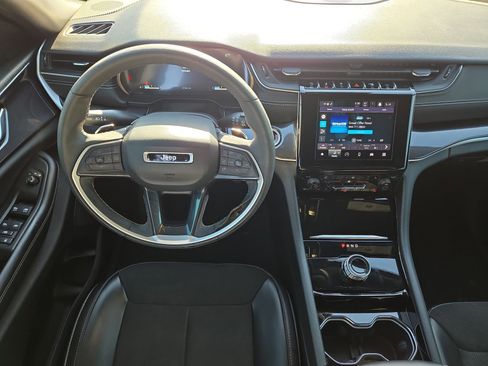 Used 2023 Jeep Grand Cherokee Altitude image 14