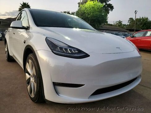 Used 2021 Tesla Model Y Long Range image 8