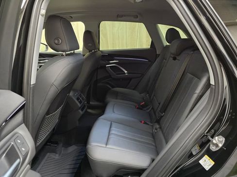 Certified 2025 Audi Q5 Premium w/ Convenience Package image 28