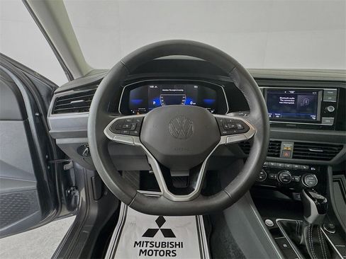 Used 2024 Volkswagen Jetta SE image 11