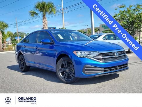 Certified 2024 Volkswagen Jetta SE w/ Panoramic Sunroof Package FWD image 1
