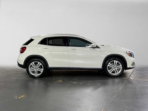 Used 2018 Mercedes-Benz GLA 250 4MATIC image 2