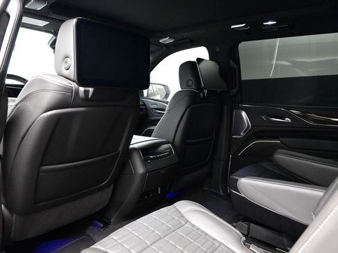 Used 2023 Chevrolet Tahoe Z71 w/ Luxury Package image 9