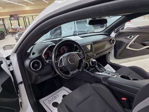 Used 2017 Chevrolet Camaro LT RWD image 19