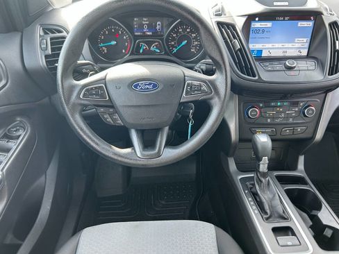 Used 2017 Ford Escape SE w/ Equipment Group 201A image 4