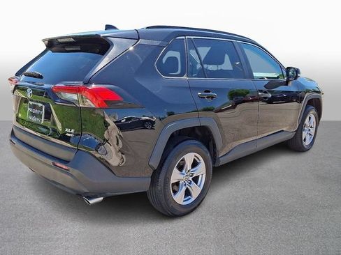 Used 2025 Toyota RAV4 XLE AWD/4WD image 4