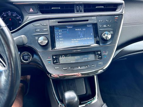 Used 2018 Toyota Avalon XLE Premium image 4