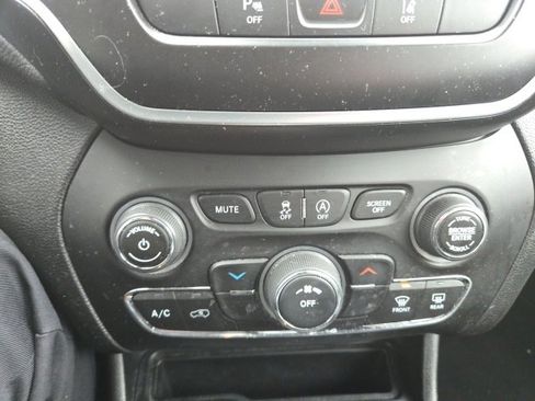 Used 2021 Jeep Cherokee Latitude Lux image 9