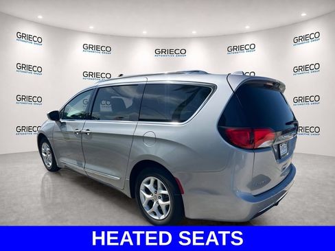 Used 2020 Chrysler Pacifica Touring-L w/ Tire & Wheel Group FWD image 5