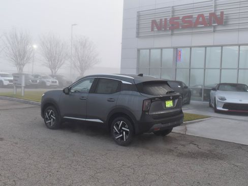 Used 2026 Nissan Kicks SV w/ SV Premium Package FWD image 5