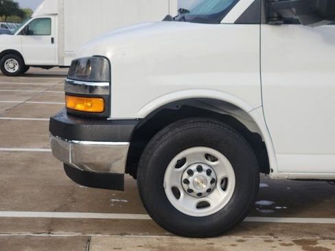 Used 2025 Chevrolet Express 3500 w/ Power Convenience Package image 14