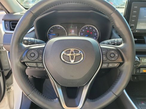 Used 2021 Toyota RAV4 XLE Premium image 20