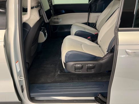 Used 2025 Kia Carnival SX Prestige FWD image 21