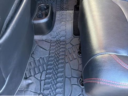 Used 2018 Jeep Wrangler Unlimited Rubicon image 31