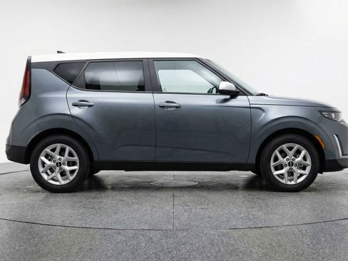 Used 2025 Kia Soul LX w/ LX Technology Package image 11