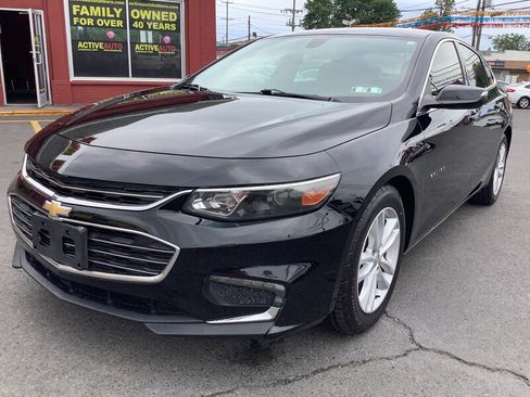 Used 2017 Chevrolet Malibu LT FWD image 3
