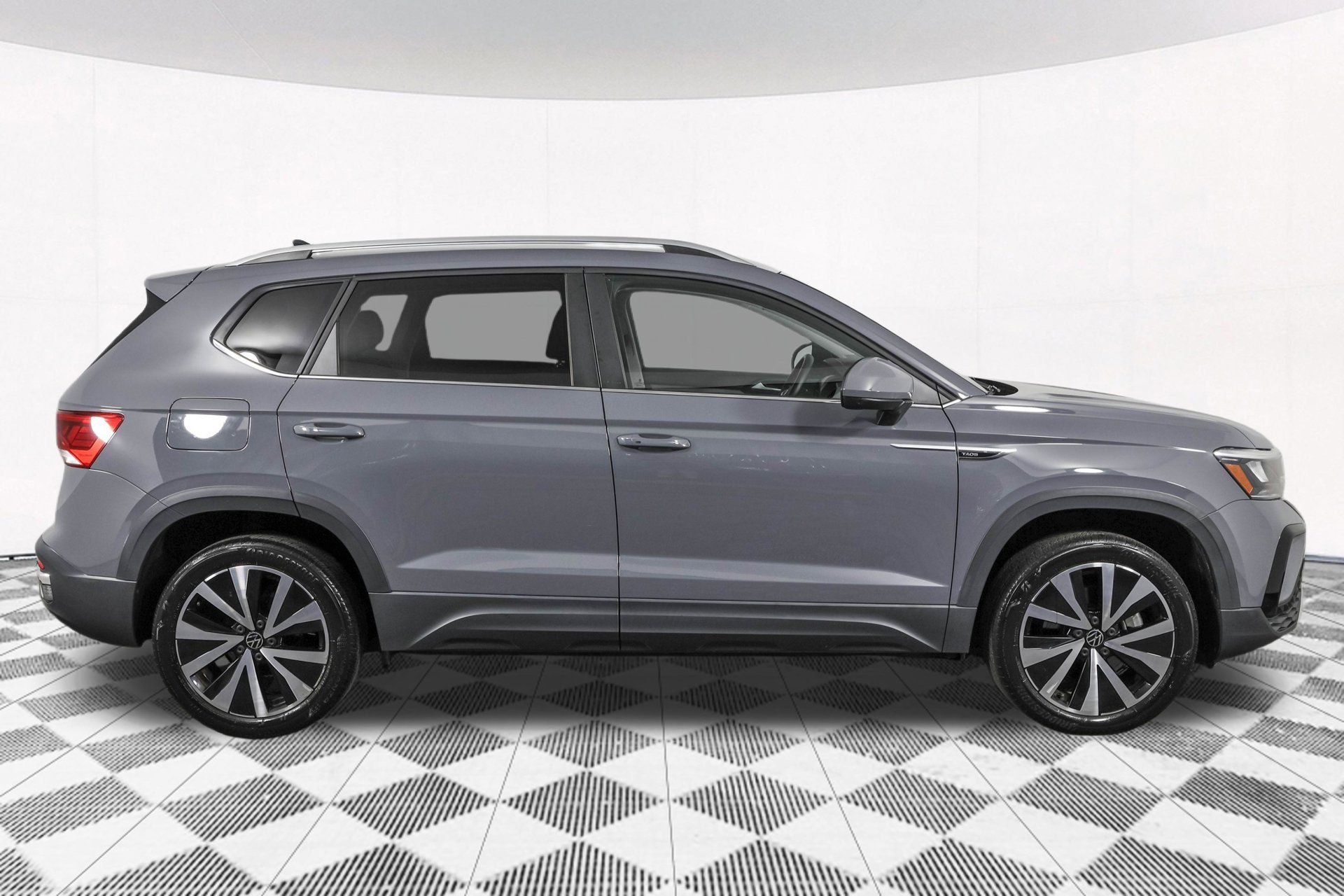 Used 2023 Volkswagen Taos SE FWD image 13