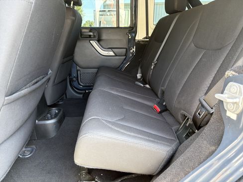 Used 2018 Jeep Wrangler Unlimited Sport S AWD/4WD image 24