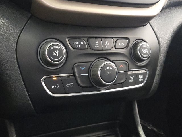 Used 2016 Jeep Cherokee Latitude w/ Cold Weather Group AWD/4WD image 21