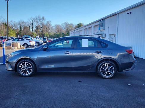 Used 2022 Kia Forte LXS image 2