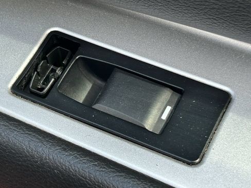 Used 2016 Jeep Compass High Altitude FWD image 32