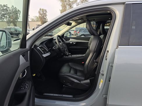 Used 2025 Volvo XC90 B5 Core AWD/4WD image 7
