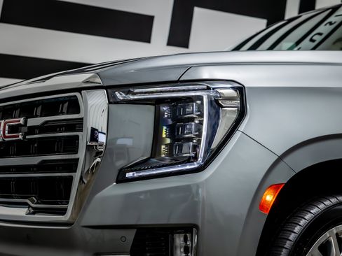 Used 2023 GMC Yukon XL SLT w/ SLT Premium Package AWD/4WD image 15