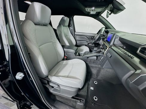 Certified 2025 Toyota Tacoma SR5 AWD/4WD image 26
