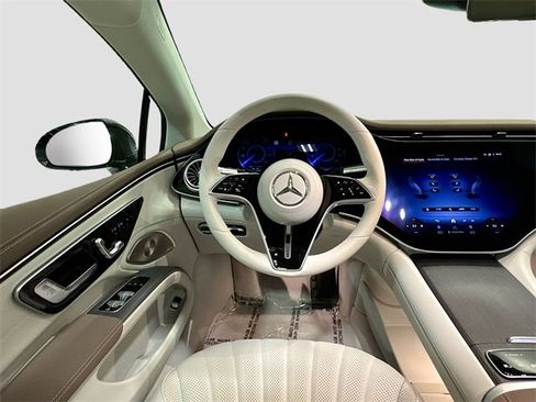 Certified 2022 Mercedes-Benz EQS 580 4MATIC Sedan image 24