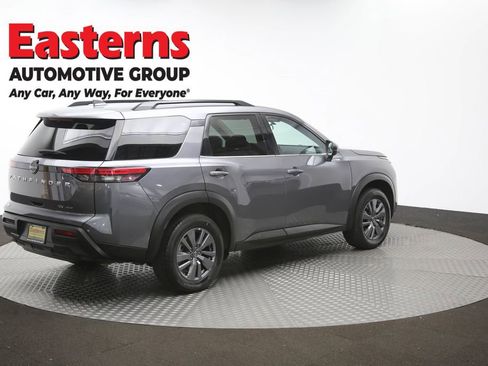 Used 2024 Nissan Pathfinder SV image 40
